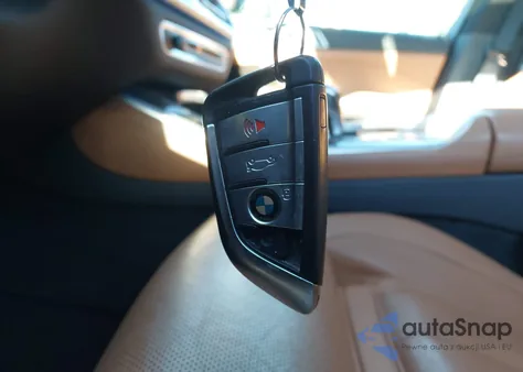 2021 BMW X5 Phev xDrive45E z USA, uszkodzony, nr VIN 5UXTA6C06M9F42425